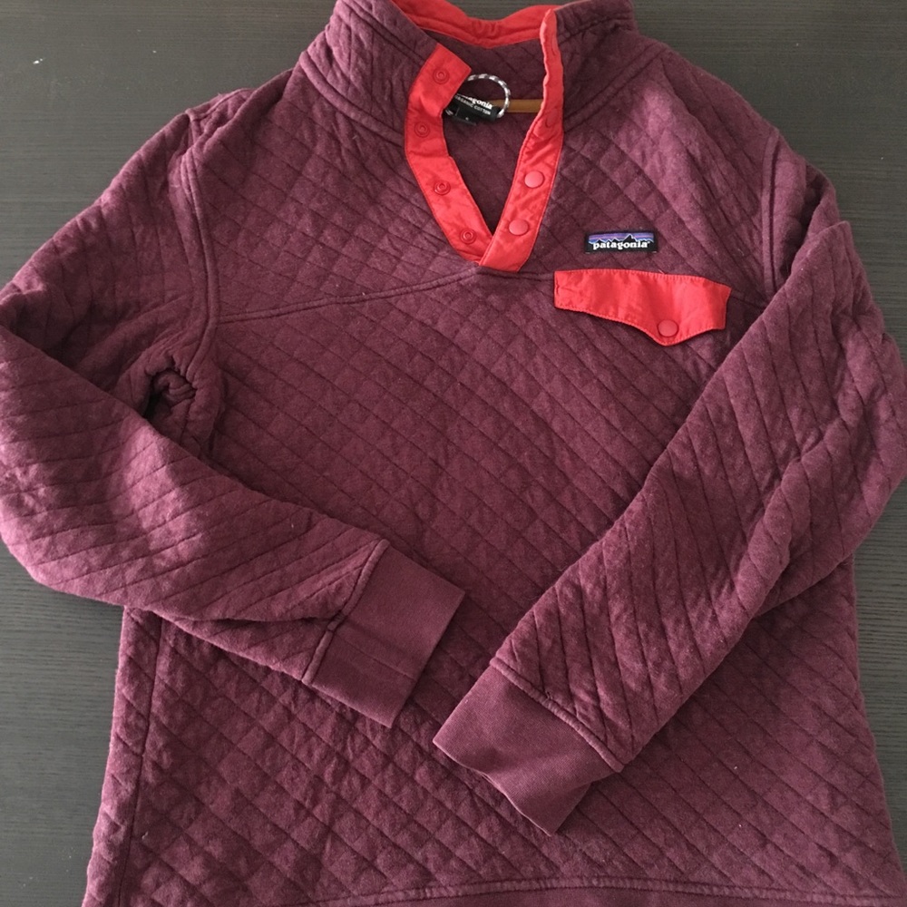 Patagonia maroon and red pullover